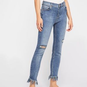 FREE PEOPLE Frayed Hem Mid Rise Distressed Skinny Jean Women’s Size 26
